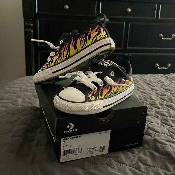 Toddler Slip On Converse - Picture 1 of 4